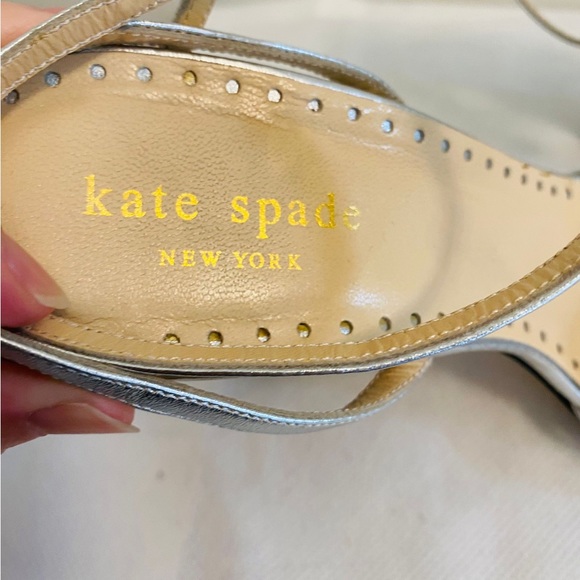 Authentic Kate spade heels with flower - Picture 6 of 12